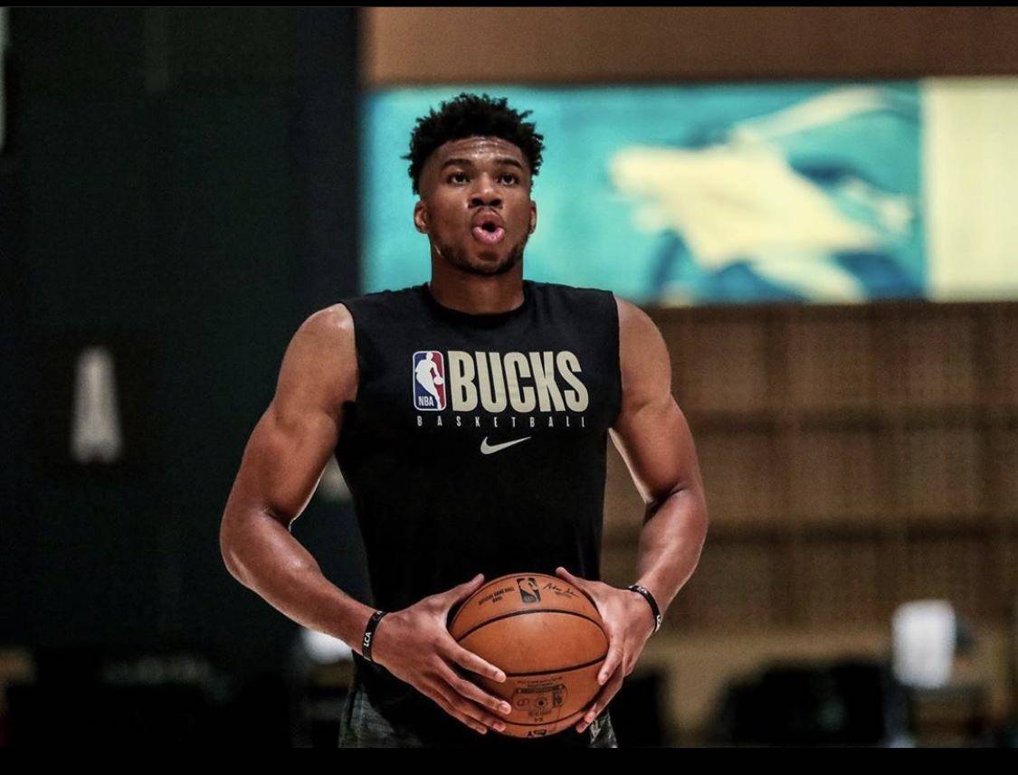 雄鹿击败奇才，字母哥创造巅峰表现