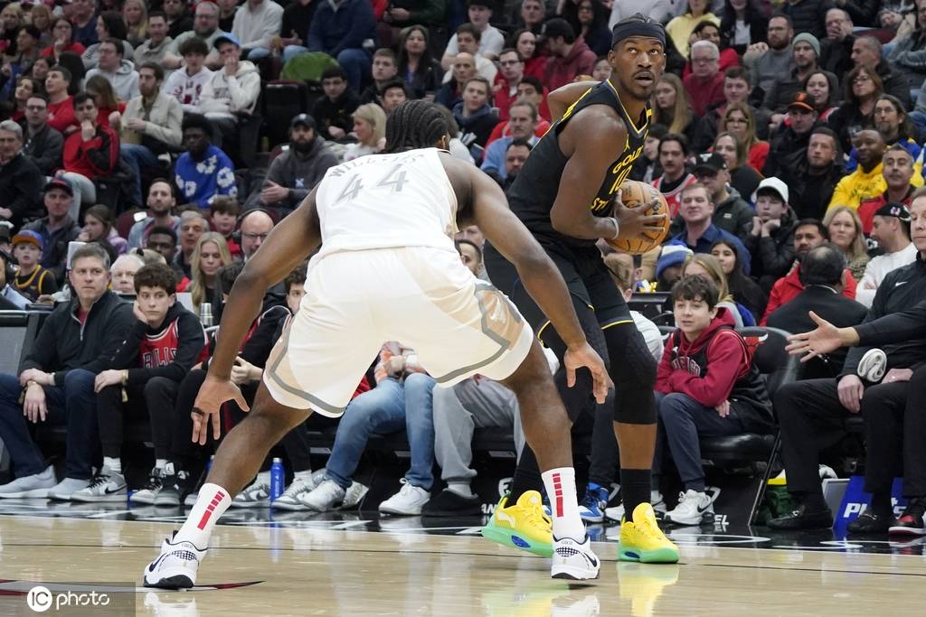 勇士主场惨败公牛,库里23分7助攻 勇士主场惨败公牛,库里23分7助攻