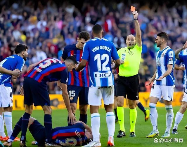 欧预赛比赛一触即发,双方彼此拼尽全力 欧预赛比赛一触即发,双方彼此拼尽全力