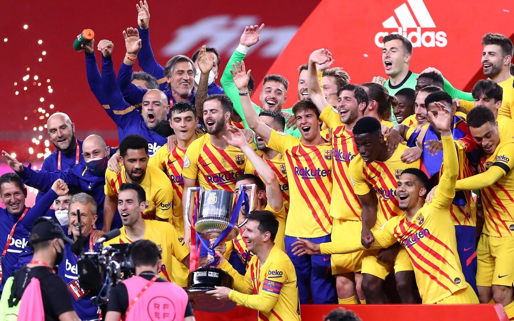 体育赛事直播-瓦伦西亚淘汰失落，暂别欧冠赛场