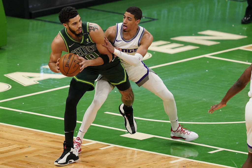 青岛队逆转国王，塔图姆带队取胜